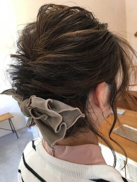 ロッコ(ROCCO) 大きめリボンのヘアアレンジ