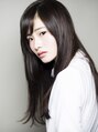 センス(SENSE)&nbsp;冬の方は、地毛に近いダークトーンのツヤ髪カラーで色白美人さん