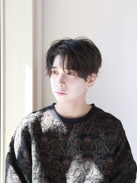 ロルド シェリ(Rold Cheri) 黒髪センターパート