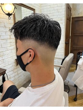 カリーナ(Carina) 〈キシタクヘアー〉スキンフェード