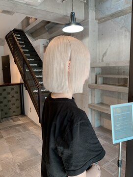 ココモ(KOKOMO) 【三谷大樹】ホワイト/ブロンド/ハイトーンボブ