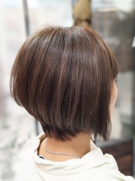 ヘアースタジオ ジェイワン(hair studio J ONE) 30代40代50代60代 白髪ぼかし くびれ大人前下りショート