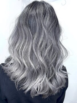 ブレイズヘアー(BLAZEhair) 【徐々に明るく】ホワイトシルバーバレイヤージュ×ブリーチ3回