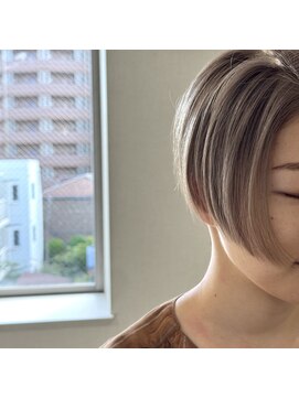 エモ(emo.) ハイトーンxハンサムショート