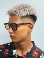 メッツ 原宿(METS)&nbsp;カット×シルバーカラー[原宿/MEN'S/学割U24/ブリーチ/眉毛］