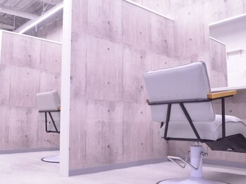 エイジレス(ageless)の写真/ゆったりとした時間が流れる空間で、髪も心もリフレッシュ♪忙しい毎日を忘れてしまう癒しの空間―。