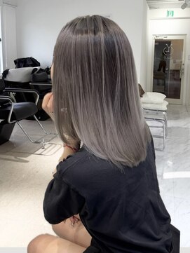 ヨロ 上野(YOLO) ハイライトカラーミルクティーベージュレイヤーカット