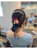 ももいろかぶとむし 【トレンド】韓国発カチモリヘア。タイトでモードな艶髪アップ