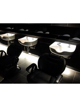 【照明×音楽×癒し】五感で感じるシャンプー&スパ★日頃の溜まった疲れをたっぷりと癒したいお客様へ…