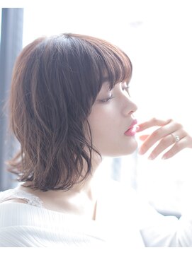 ジーナ 札幌(Zina) 【Zina SAPPORO】大人かわいいラフな外はねベージュカラーボブ