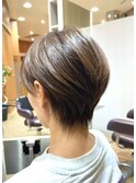 大人　ショート　ショートボブ　脱白髪染め　白髪ぼかし