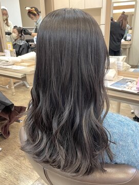 アルターリール(aL ter Rire) 黒髪/グレーベージュ/レイヤーロング/前髪パーマ /中村郁未