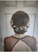 シニヨン　小花　ヘアアレンジ　お呼ばれヘア