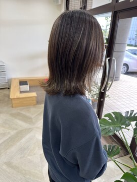 ラフ(laugh) 切りっぱなしボブ / ラベージュカラー