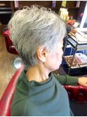 60代70代　白髪を生かしたシニアショートヘア！！