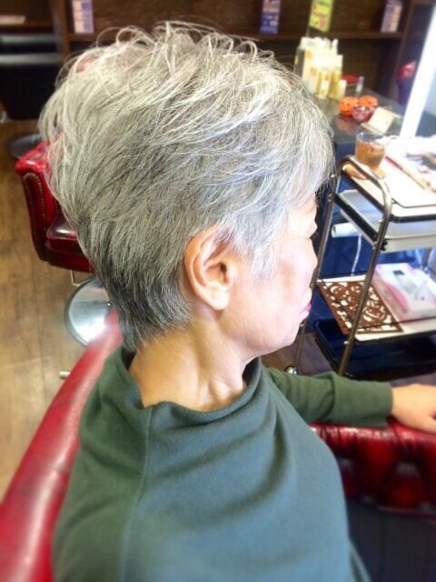 60代70代　白髪を生かしたシニアショートヘア！！