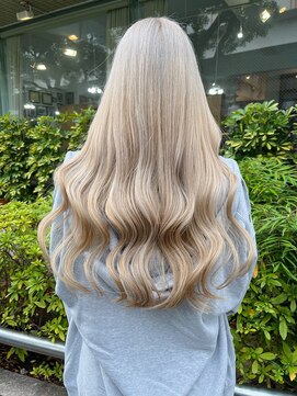 バイブアンドアネックス(VIBE & ANNEX) 《momoka》ホワイトブロンド石川町ブリーチハイトーン横浜20代