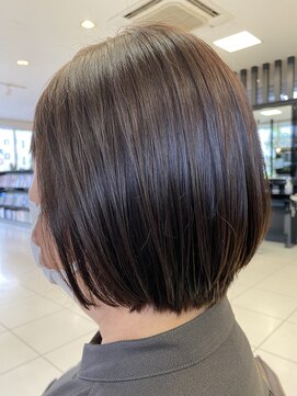 ベランダ ヘア 大人ショートボブ