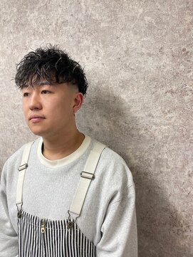 ティーズ バーバー T's BARBER スペインカール ハイライト