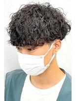 ササ シンサイバシ(33 SHINSAIBASHI)&nbsp;Vマッシュツーブロック刈り上げ波巻きスパイラルパーマ