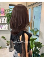 ルーシー(Lucy)&nbsp;【HONGO限定】くびれが色っぽいミディアムレイヤー