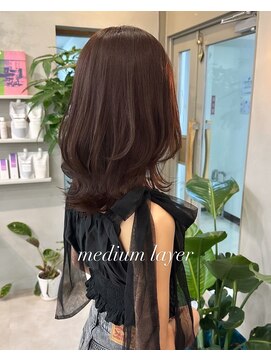 ルーシー(Lucy) 【HONGO限定】くびれが色っぽいミディアムレイヤー