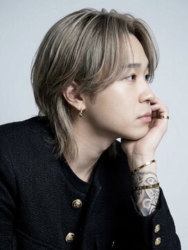 ミヤビ(MIYAVI) ブロンドセンターパートウルフ