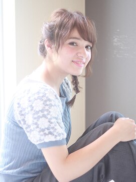 クィーンズガーデンバイケーツーギンザ(QUEEN’S GARDEN by K two GINZA) [K-two銀座]ねじり編み込みフィッシュボーン夏のヘアアレンジ