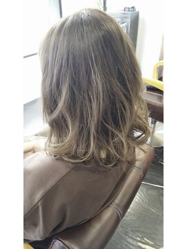 リゾートエフ(Resort.f) ハイトーン切りっぱなしボブ