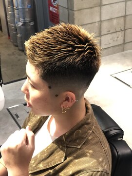 フランクスバーバー アンド ビアークラブ(FRANK'S BARBER and BEER CLUB) ワイルドツーブロックショートレイヤースキンフェード