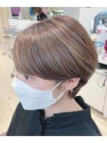 マニス(manis) 重めマッシュショートヘアミルクティーベージュ20代30代