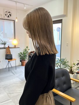 モーメント(a moment) パツっとワンレンxスリークベージュ