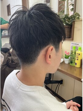 コアフィールフィス(COIFFURE fils) 【見附　今町】清潔感たっぷりの刈り上げショート　ツーブロ
