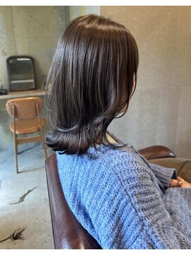 ヨーク(yoke.) ほんのり赤みのあるグレージュカラー