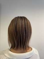 レア(Lea) 白髪ぼかしハイライトロブ