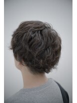 ビーヒアナウ N゜03 金沢駅西店(BE HERE NOW)&nbsp;無造作センターパートマッシュ波巻きスパイラルパートヘア