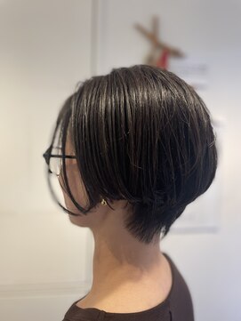 アズーア ヘアーアンドスパ(azure hair&spa) 大人美人の耳かけショートボブ
