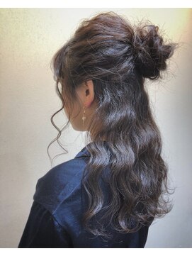 コアフィールドマサコ 北島店 愛されゆるふわハーフアップ