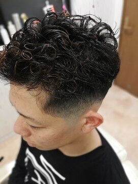 プロペラスタイル ヘアーメイク ショートスパイラル&フェードカット