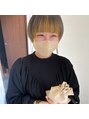 ヌイ(nui)&nbsp;ショートマッシュとインナーカラーの黄色で個性的に♪