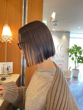 ザックラフィネ(ZACC raffine) パツッとブラントな mini bob