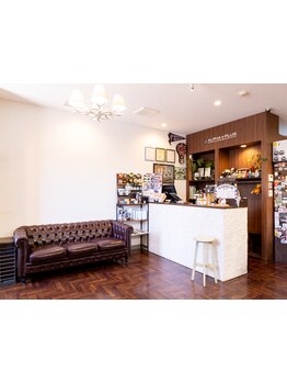 アンティーク家具にこだわりジャズを聴きながら半個室の癒し空間でゆったりとしたサロンtimeを♪