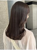 くすみグレージュとニュアンスカットで透明感のある柔らかいヘア