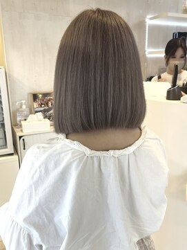 プラス ファースト ヘア(Plus 1st) グレージュ×ボブ×ケアブリーチ×イルミナカラー