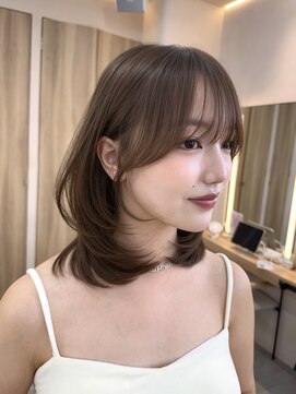 ウェイズトウキョウ 新宿店(Ways TOKYO) 前髪ありミディアムレイヤーカット顔まわり透明感カラーベージュ