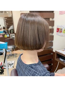 シファ(sifa) 首が長く美しく見えるワンレングスボブ