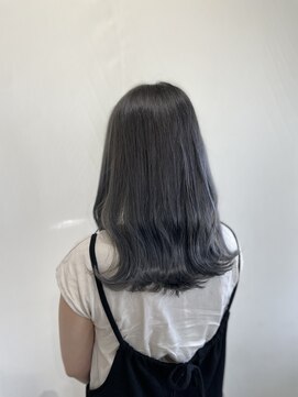 ヘアメイクアン(Hair Make Une) なみ巻き艶ヘアー モノトーングレージュ 色感質感◎