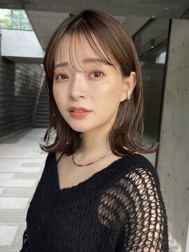 ガーデンヨコハマ(GARDEN YOKOHAMA) ミディアムレイヤーカットくびれヘアベージュ外ハネ小顔カット