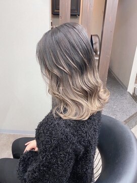 エミーバイモアムー(Emmie byMoremuu) ブリーチカラー