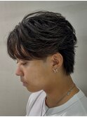 大人の抜け感を演出する、今トレンドのフェザーパーマ